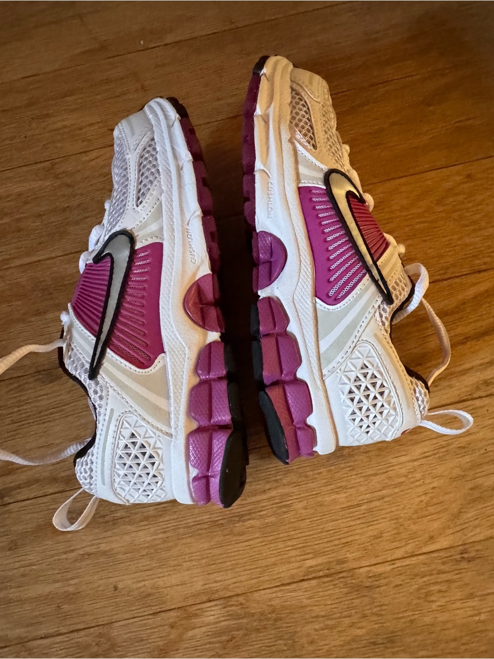 Nike Vomero 5 Kids White and Hot Fuchsia Mesh Athletic Sneakers